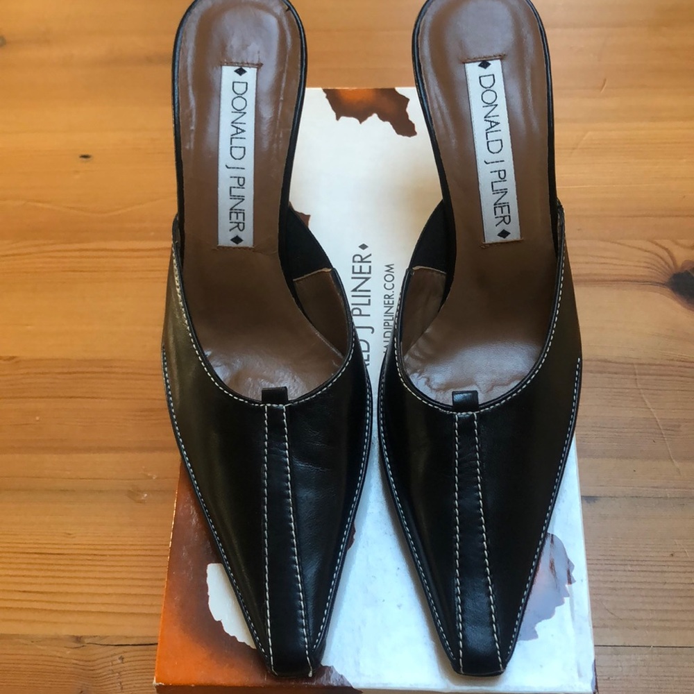Donald J Pliner Mules